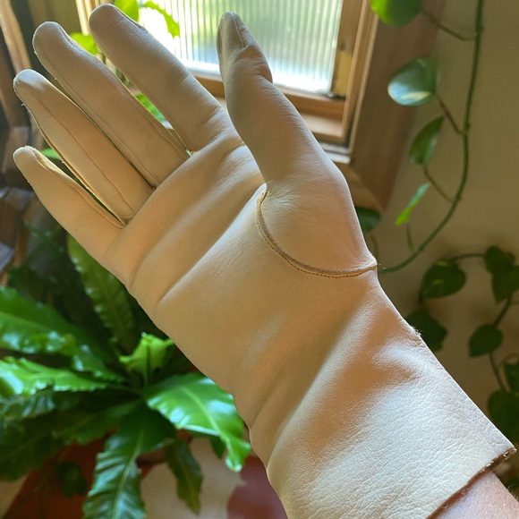 SOLD 🚫 Vintage 1970s Deer Skin Gloves | Gorgeous! | Ladies 7 - Picture 4 of 10